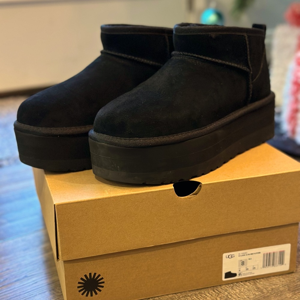 UGG Classic Ultra Mini Platform (Black) Size 8 Women US